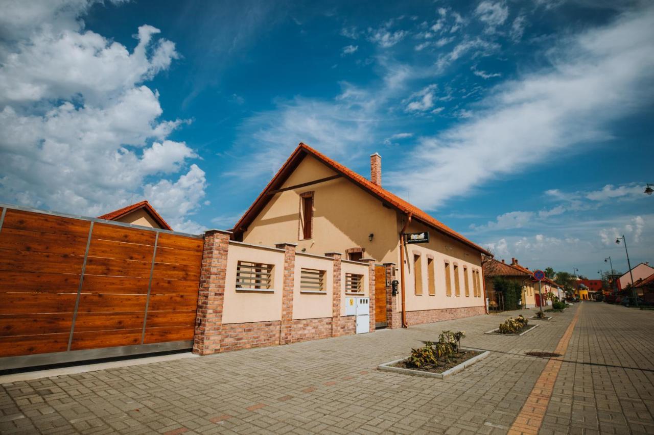 Németh Apartmanházak Mórahalom Exterior foto